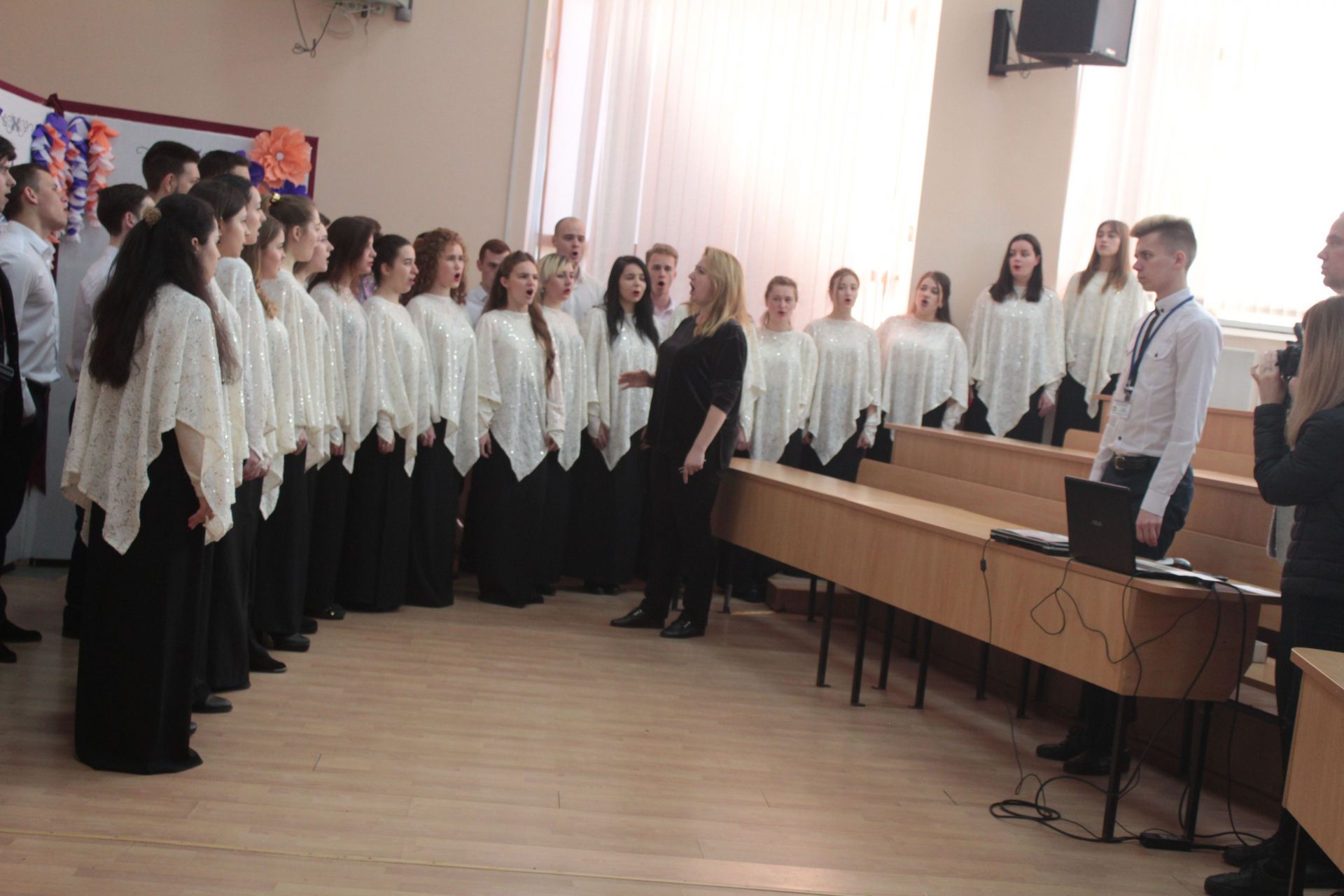Університетський хор виконав музичні твори для присутніх