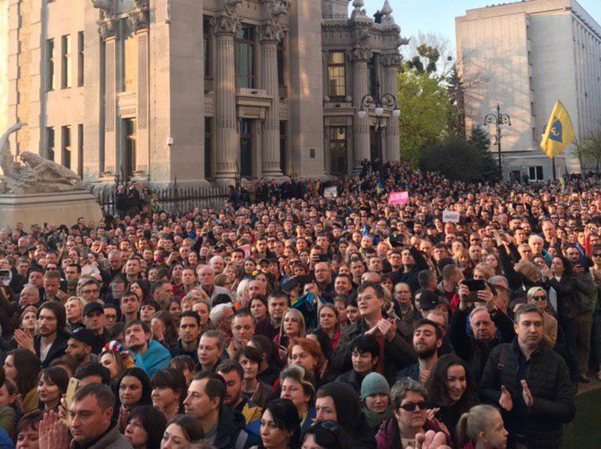 Тим часом на Банковій. Фото The Village