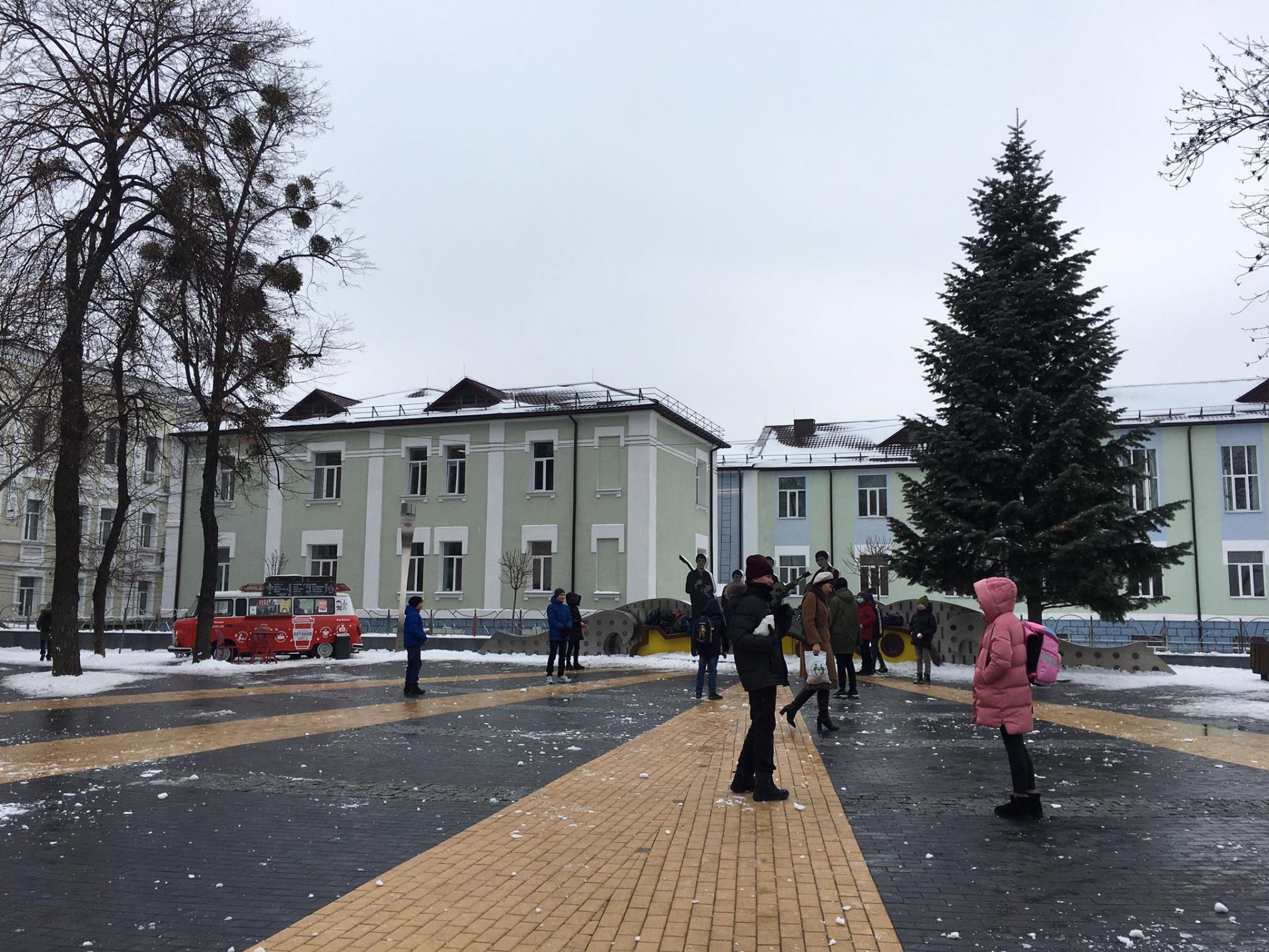 Дороги и тротуары в Виннице превратились в горы снега и грязную кашу (Фото) 20 280c42acff9a943af084e389c6177b9cde566249