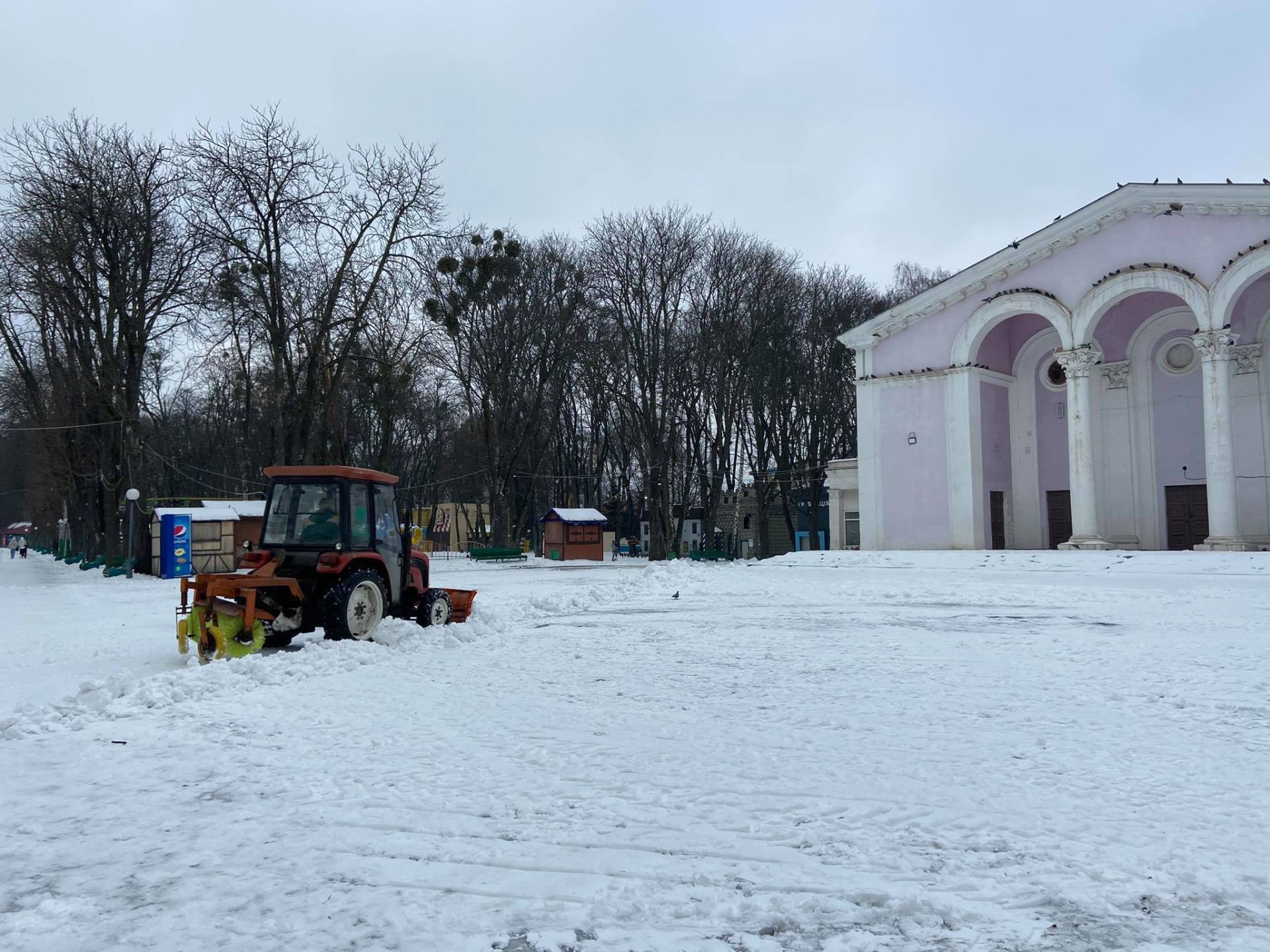 Дороги и тротуары в Виннице превратились в горы снега и грязную кашу (Фото) 3 58c833eff3be13f51a0f2322ad69b4dc367ac6d3