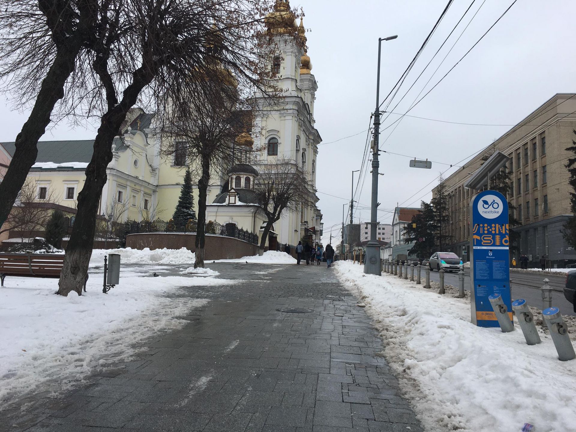 Дороги и тротуары в Виннице превратились в горы снега и грязную кашу (Фото) 18 9770121f171a25f0fcf54b241c8c67cf3c13f234