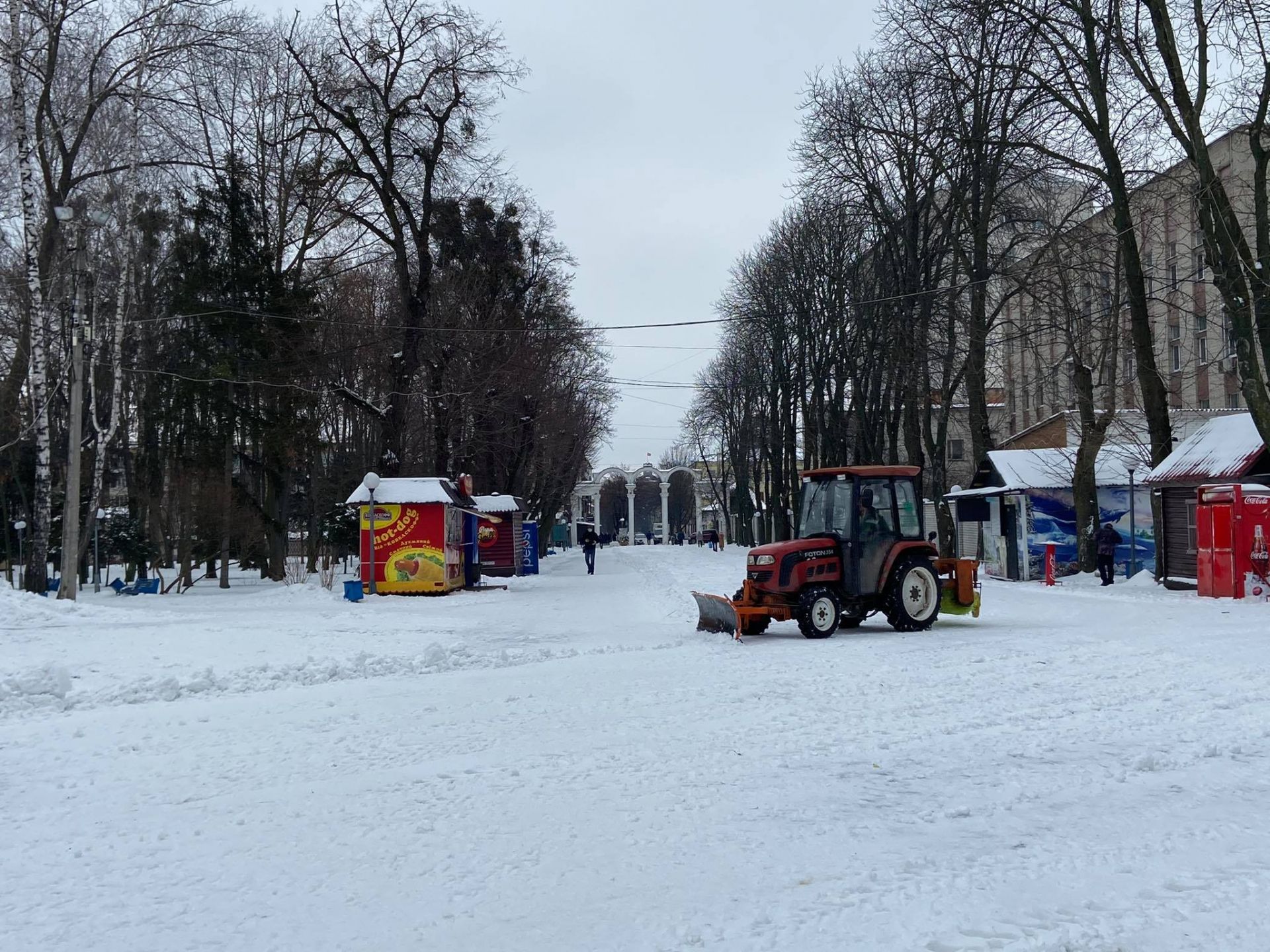 Дороги и тротуары в Виннице превратились в горы снега и грязную кашу (Фото) 2 de8052e65605d65d8001cbd28062053282d487cc