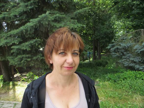 Оксана Гриценко, 38 лет
- Было бы хорошо,  если  бы здесь для детей  сделали площадку или кафе-мороженое, а питейным заведениям здесь не место.