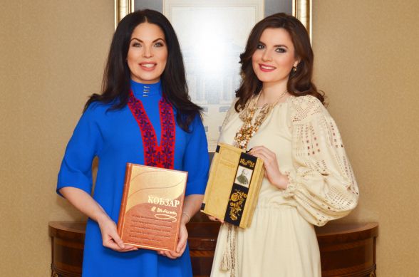 Влада Литовченко nf Дар’я Карякіна, організаторb проекту