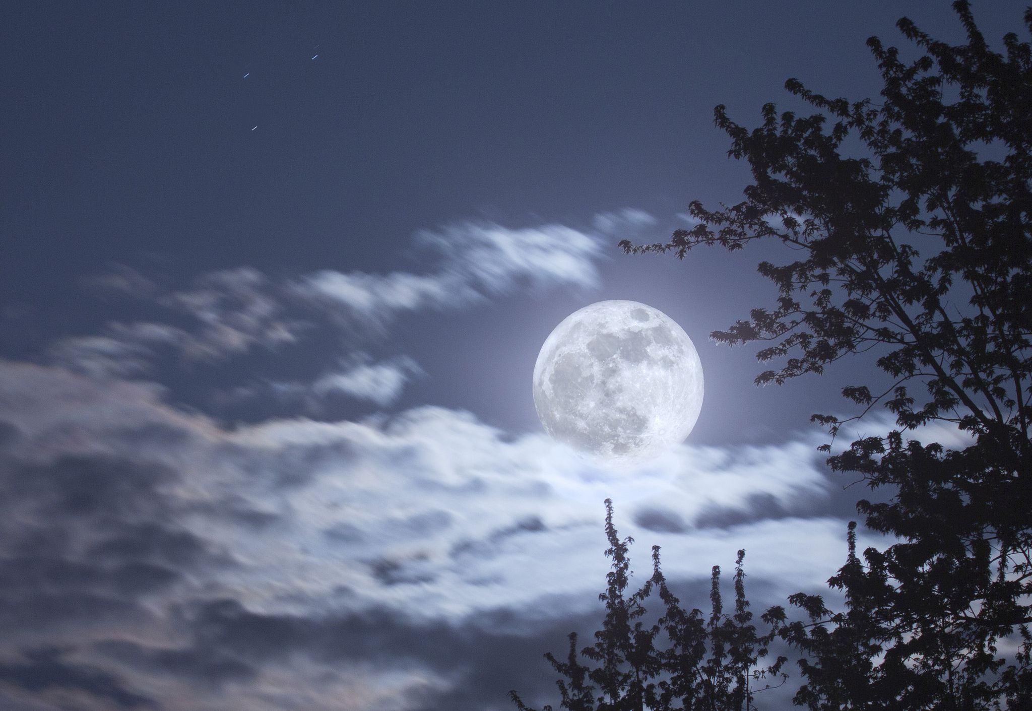 Clouded moon. Лунное небо. Красивая Луна. Полнолуние. Луна на небе.