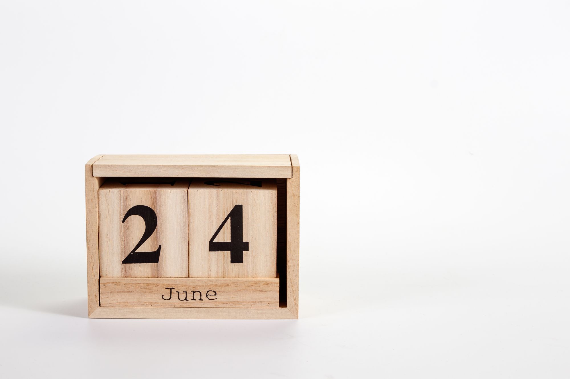 Деревянный календарь без фона. Цифры на деревянном календаре 1966. Календарь 24. Календарь 24 казахстан