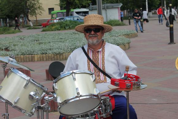 Про весільних музикантів біля вінницького РАЦСУ вже знають у Кабміні, фото №2 на сайті 20minut.ua