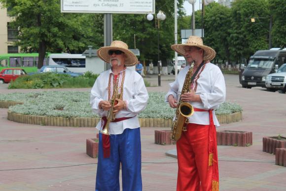 Про весільних музикантів біля вінницького РАЦСУ вже знають у Кабміні, фото №3 на сайті 20minut.ua