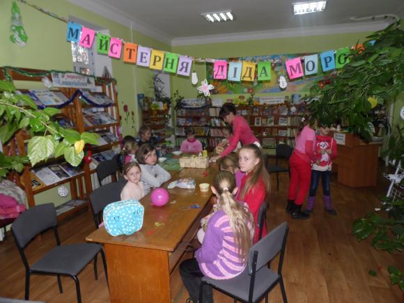 В майстернях Діда Мороза вінницька малеча виготовляла гірлянди та CD-листівки, фото №8 на сайті 20minut.ua