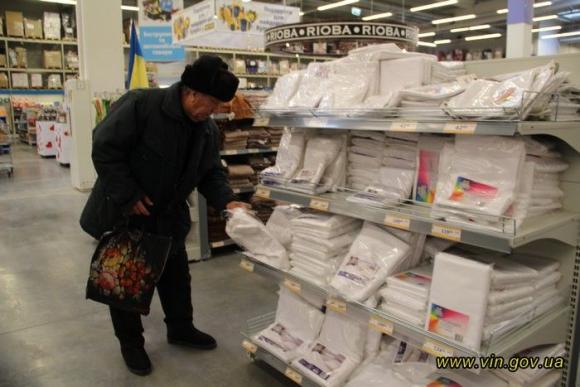 У Вінниці переселенці із АТО затарились повними візками в супермаркеті‏, фото №2 на сайті 20minut.ua