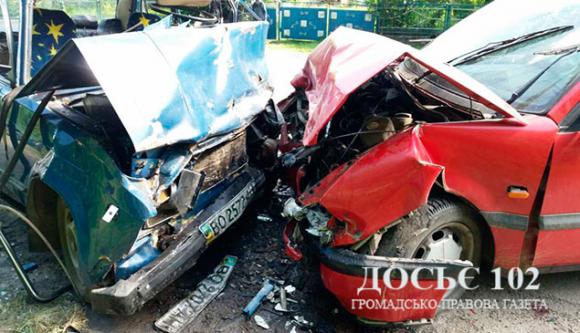 Слідічі кажуть що удар був сильний оскільки тіло водія Жигулів рятувальникам довелося витягати за допомогою спецобладнання